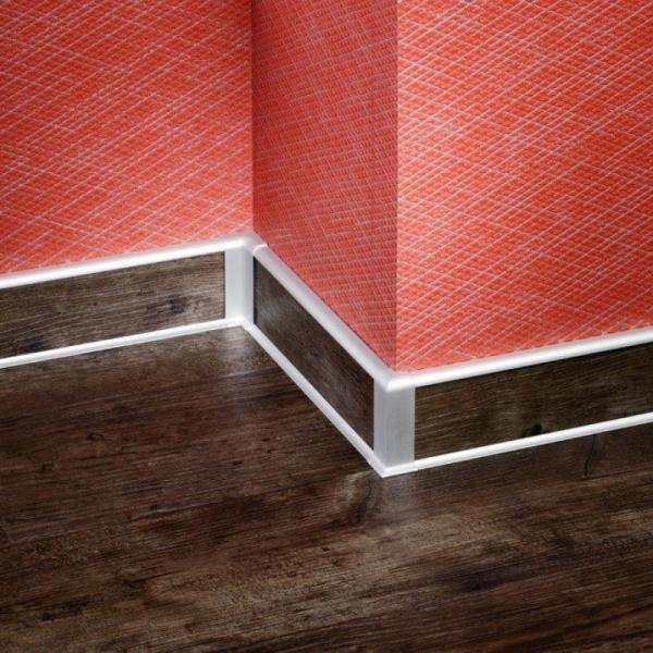 aluminium plint met vloer erin